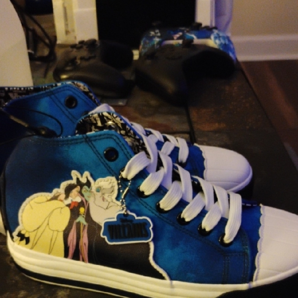 Disney Villan Sneakers Woman 6.5